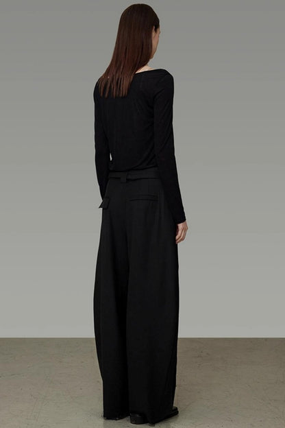 Figurbetonende, fallende Hose mit weitem Bein für den Herbst
