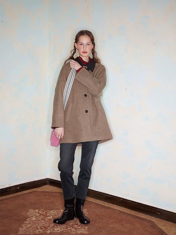 Mid-length warm fitted coat