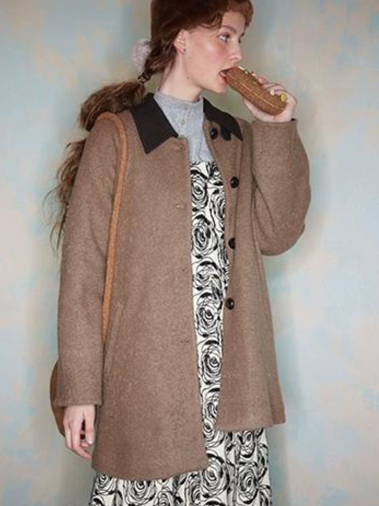 Mid-length warm fitted coat