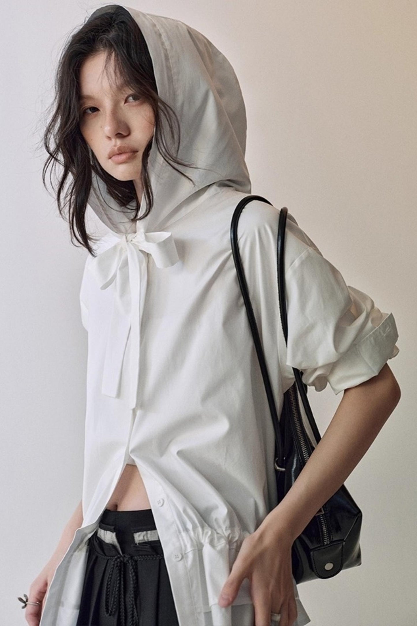 Constriction Silhouette Hooded Shirt