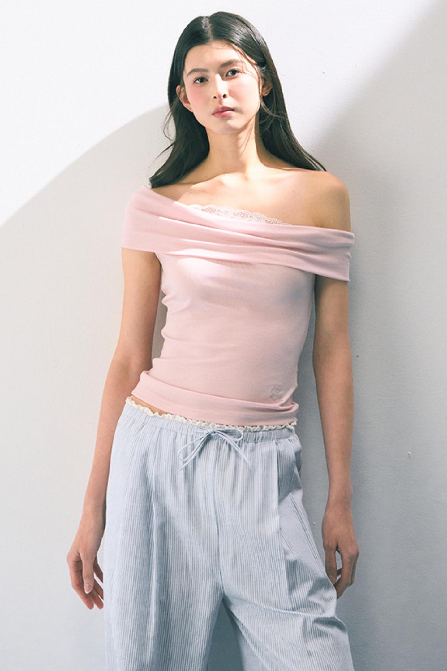 Gentle Design Lace Neckline Top