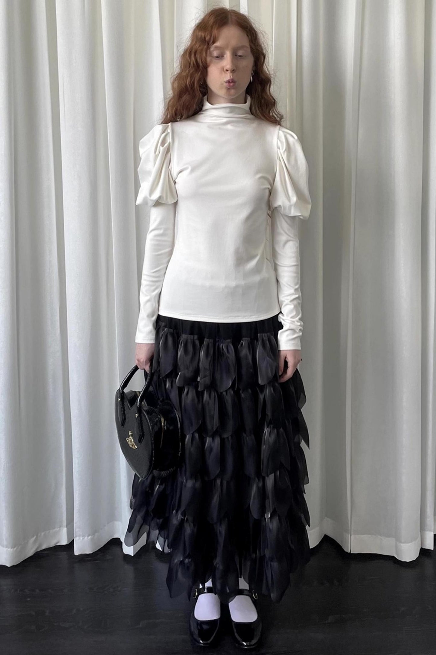 White Doll Collar Knitted Shirt