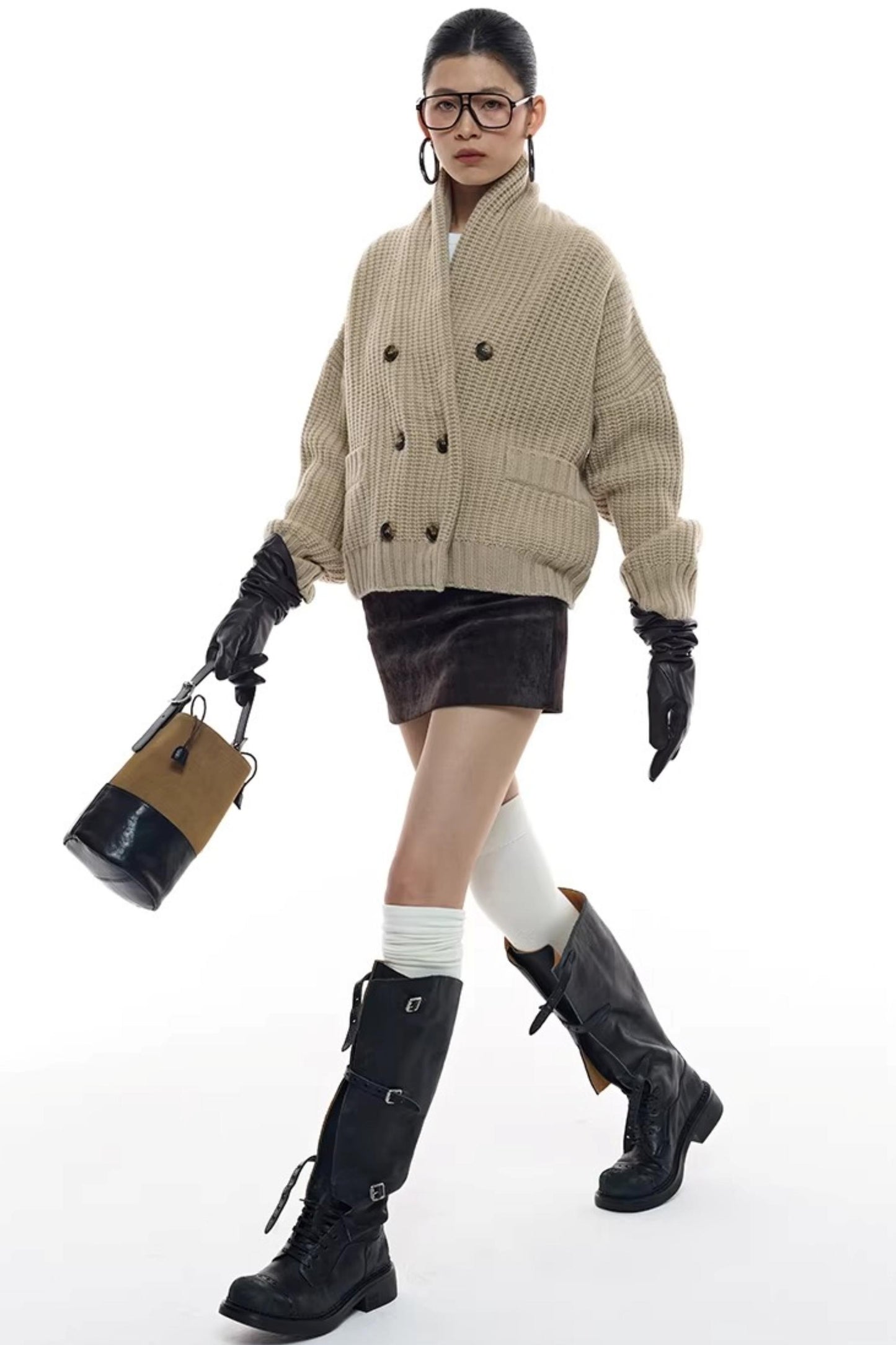 Kamelfarbener zweireihiger Strick-Strickjacke