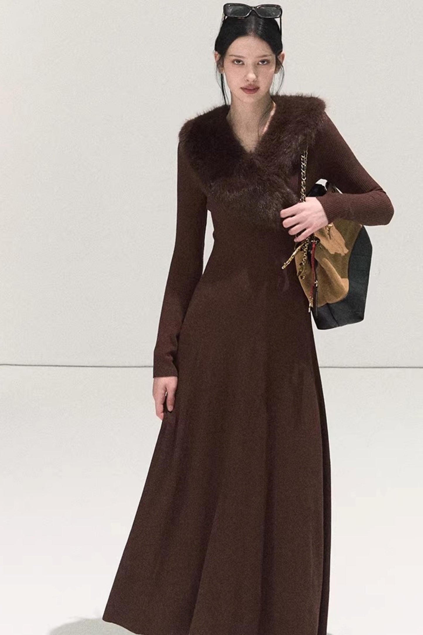 Gestreiftes Kleid mit Ballettkragen