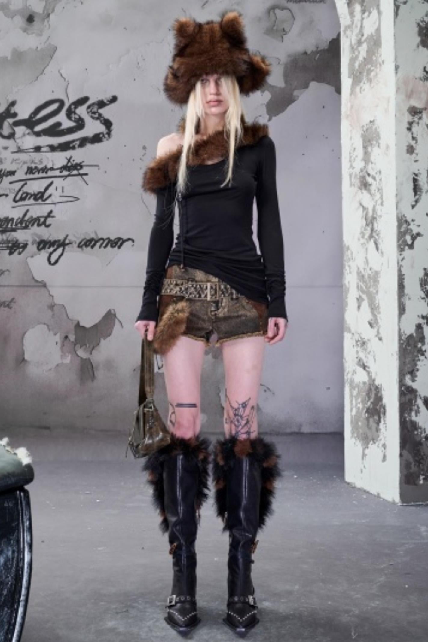 Velvet Rise Fur Collar Base Layer Top