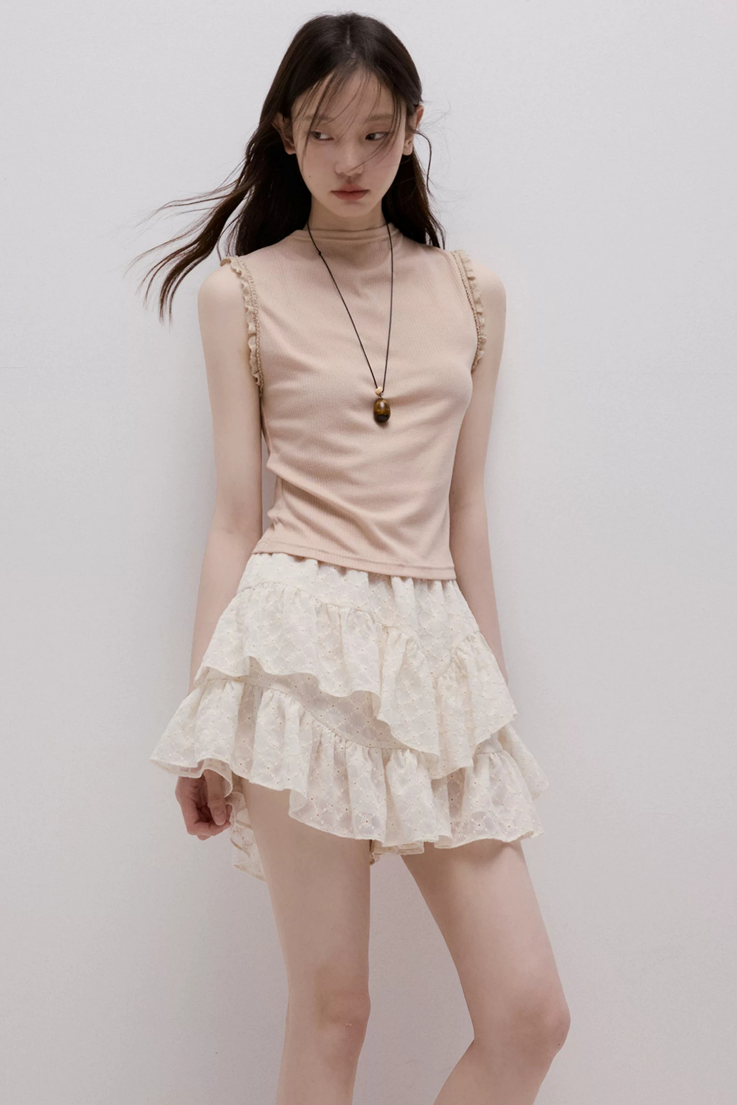 Pear White Daisy Embossed Skirt Pants