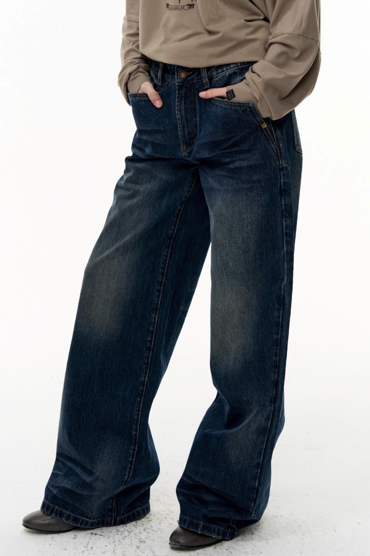 Loose Straight Wide-Leg Scimitar Jeans
