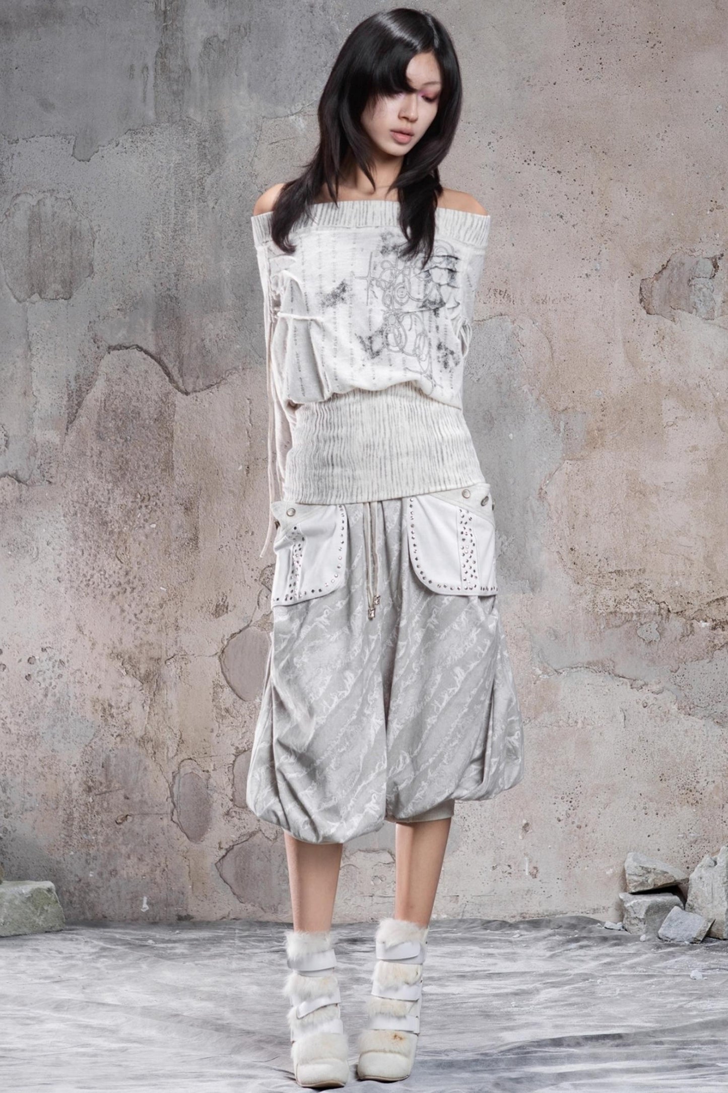 Printed One-Line Collar Knit Top