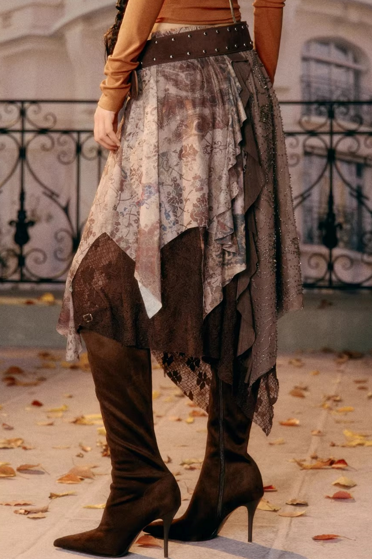Ausgestellte Jeanshose mit Vintage-Muster