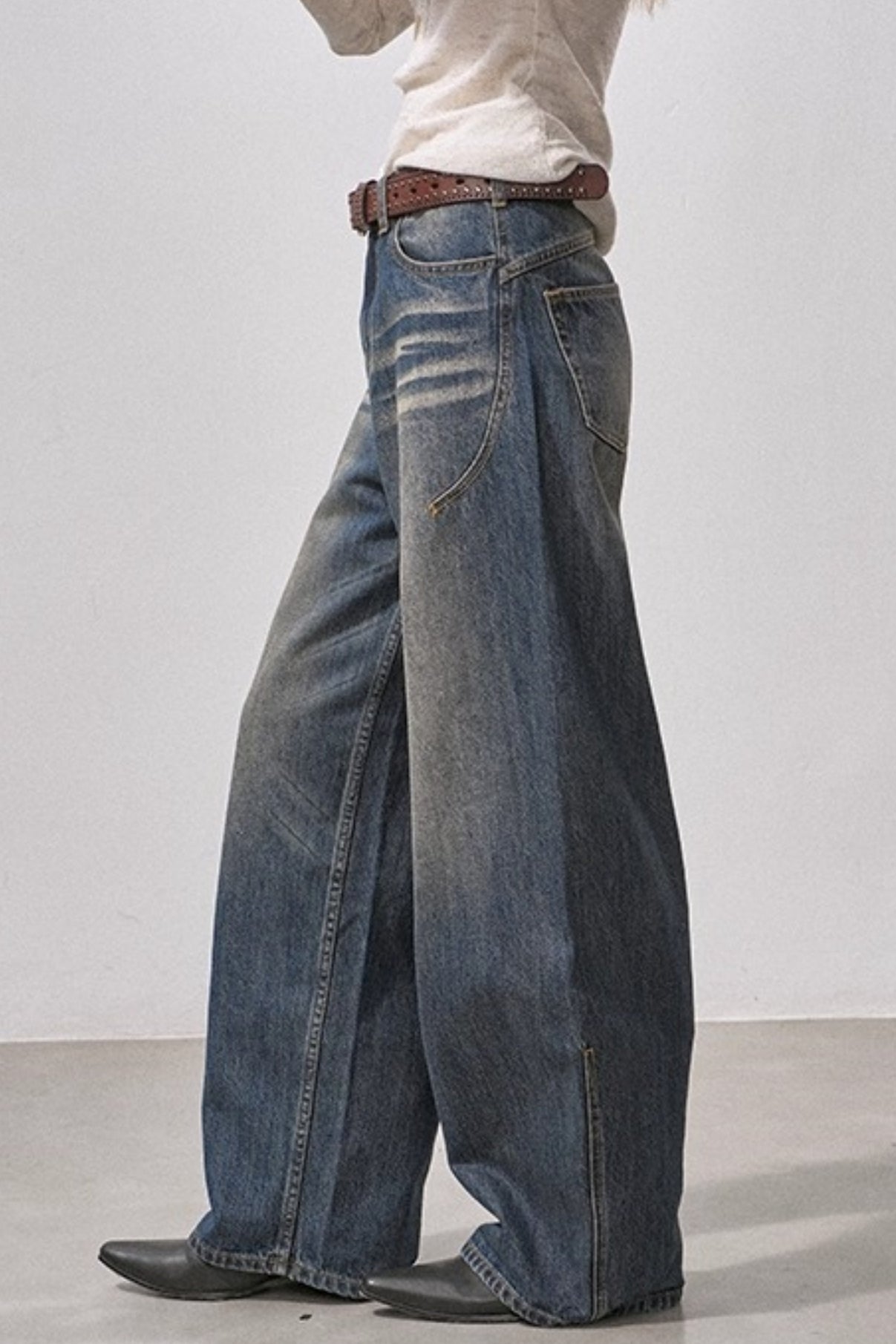 Seamless Vintage Distressed Jeans
