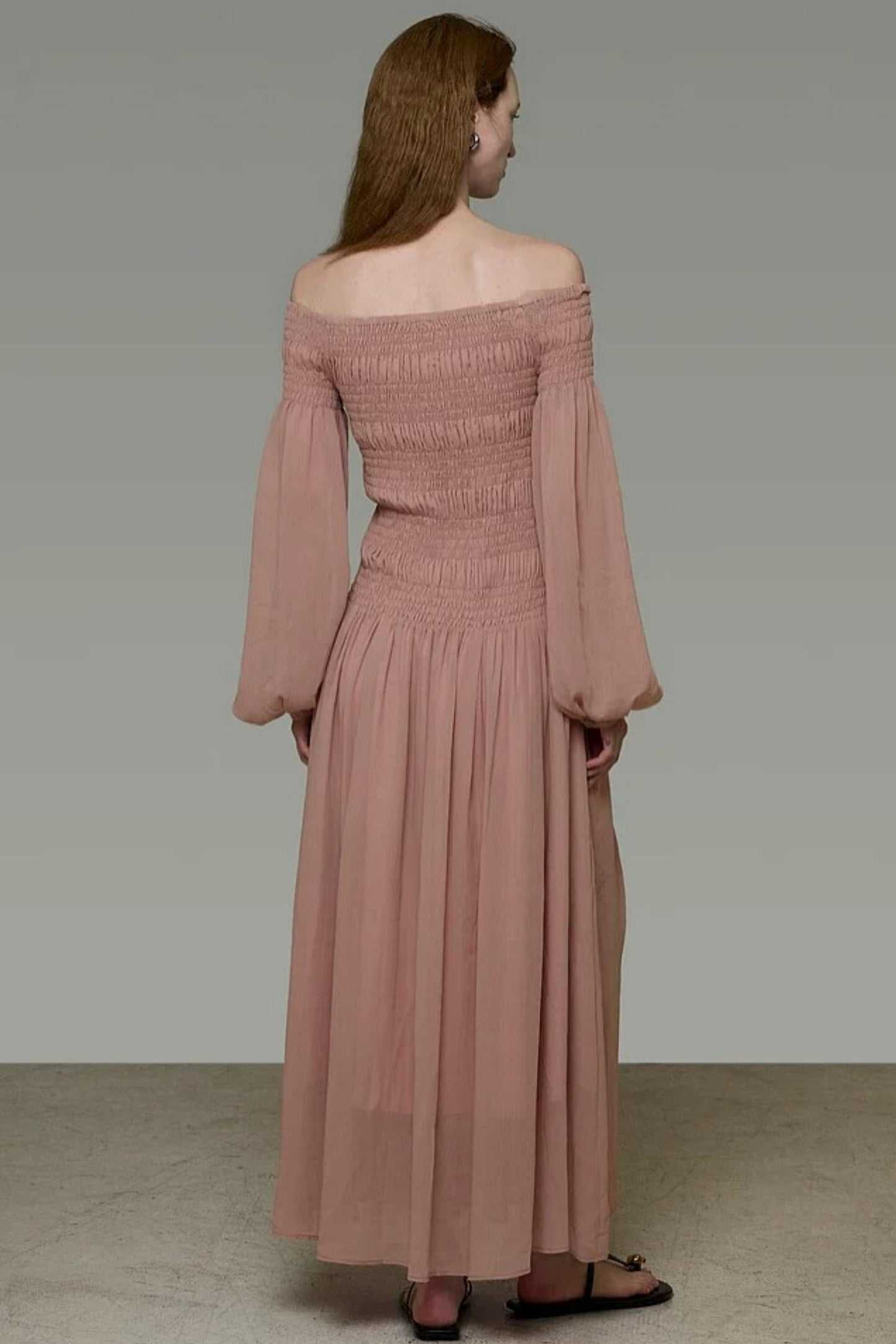 Französisches One-Shoulder-Kleid
