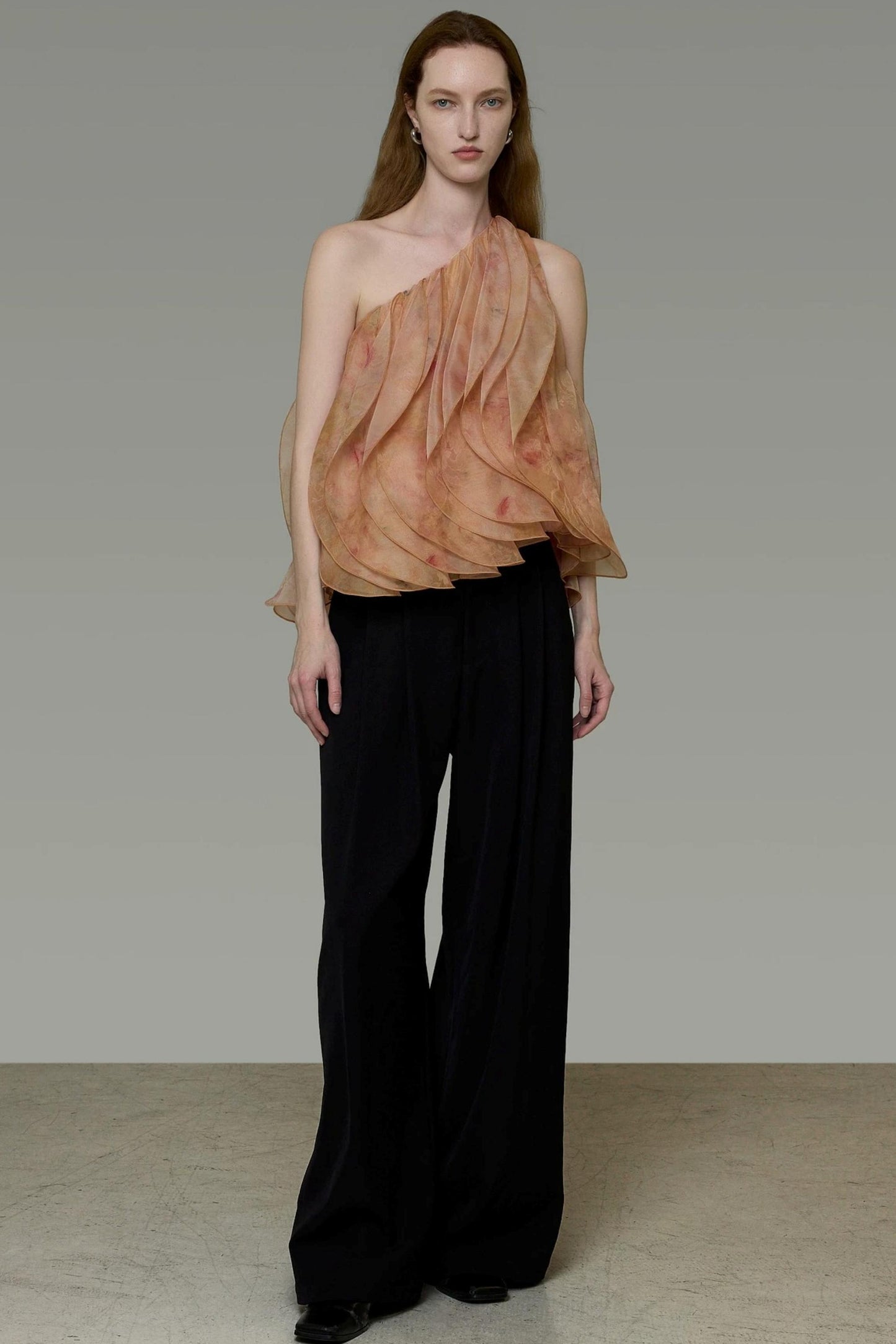Camicia stile francese con spalle scoperte