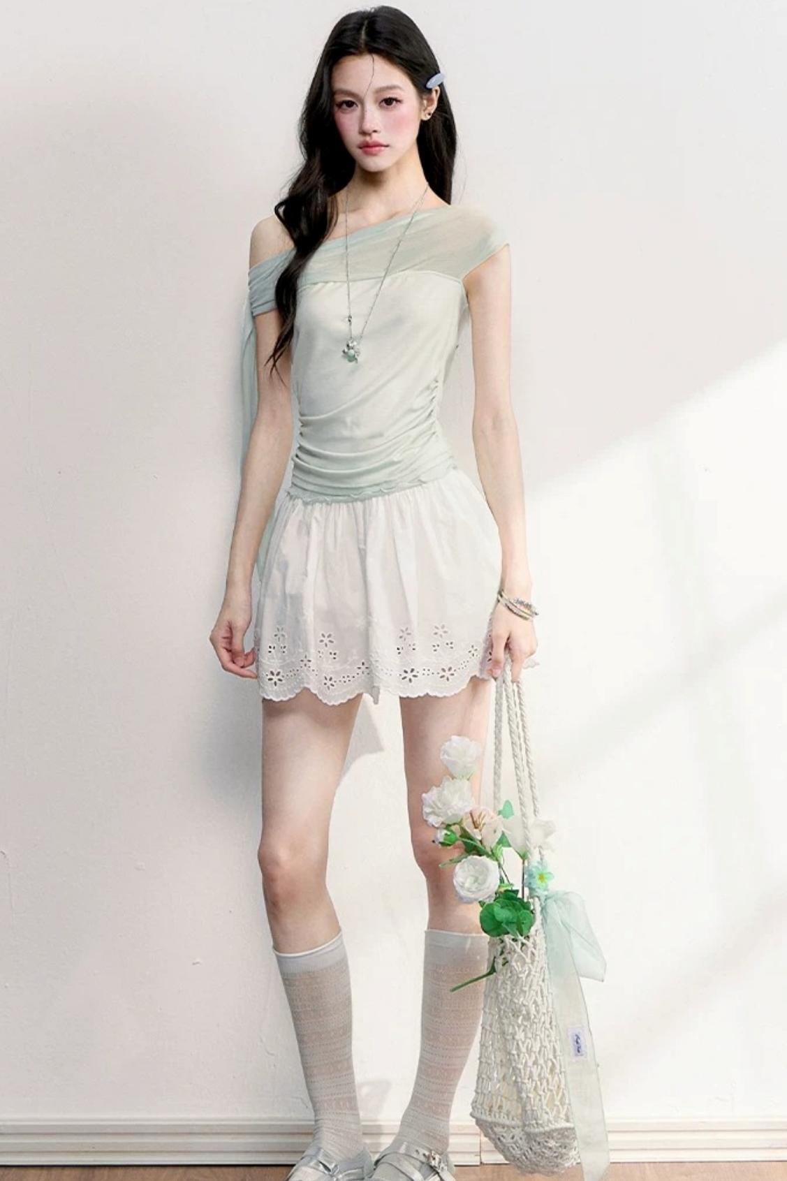 Blusa in pizzo con spalle scoperte color vino ciliegia