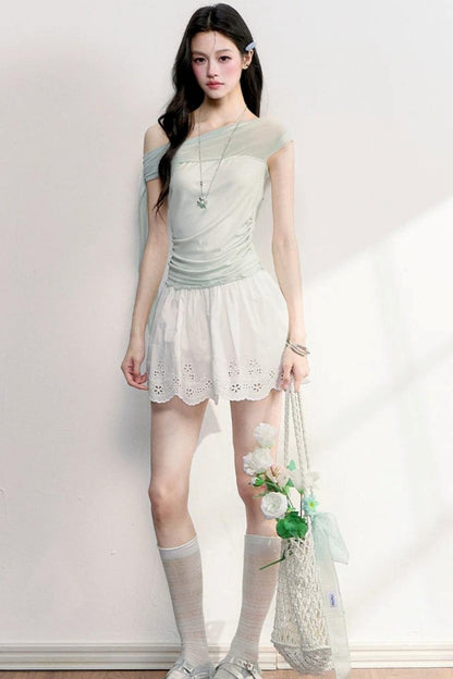 Blusa in pizzo con spalle scoperte color vino ciliegia