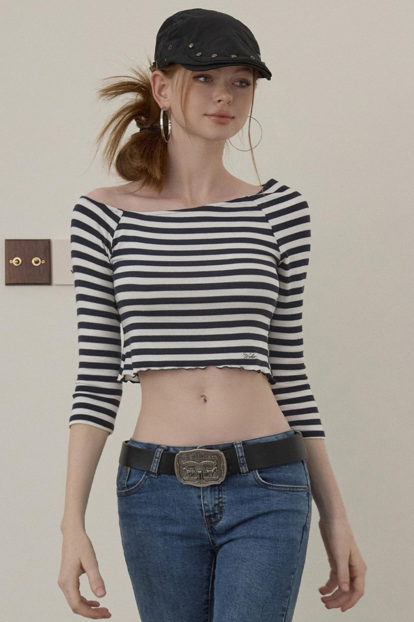 Schräges Schulter-Mid-Sleeve-Top