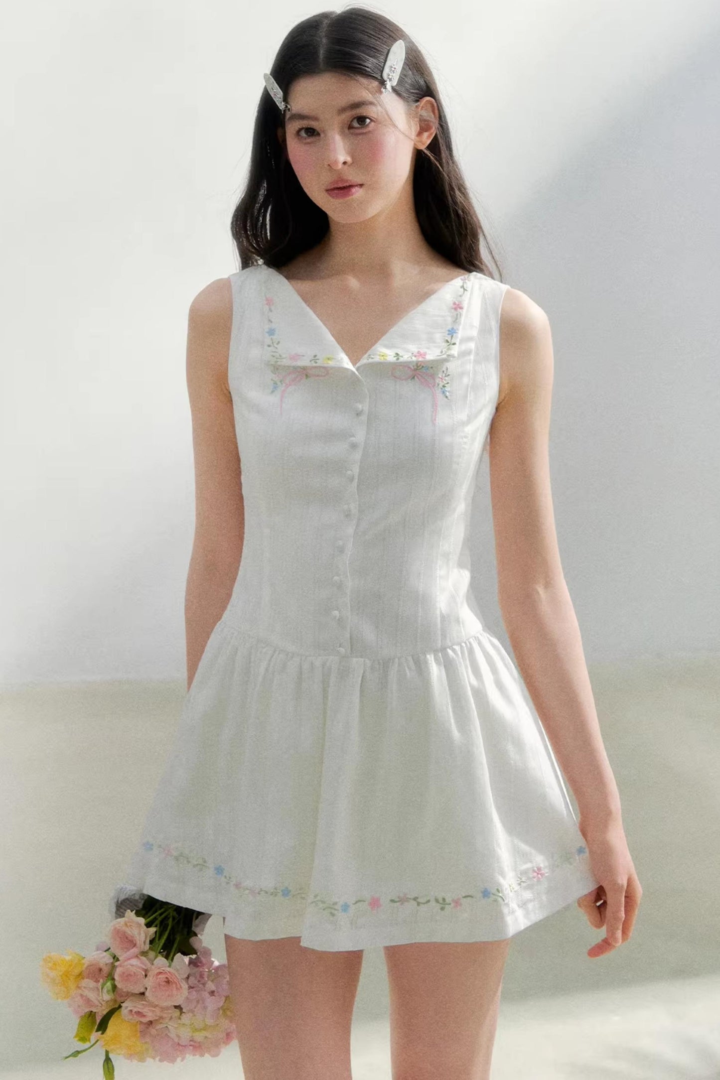 Weißes, elegantes Kleid mit Taillenband