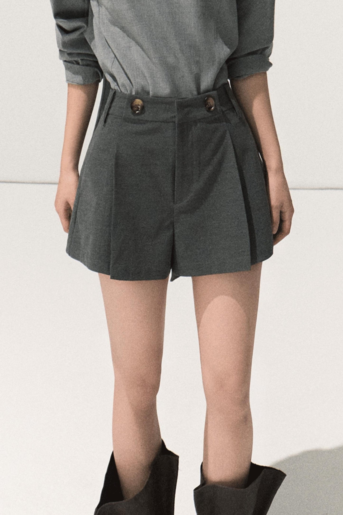 Intelligence Streamer Shoulder Padded Backless Top Shorts Set- Up