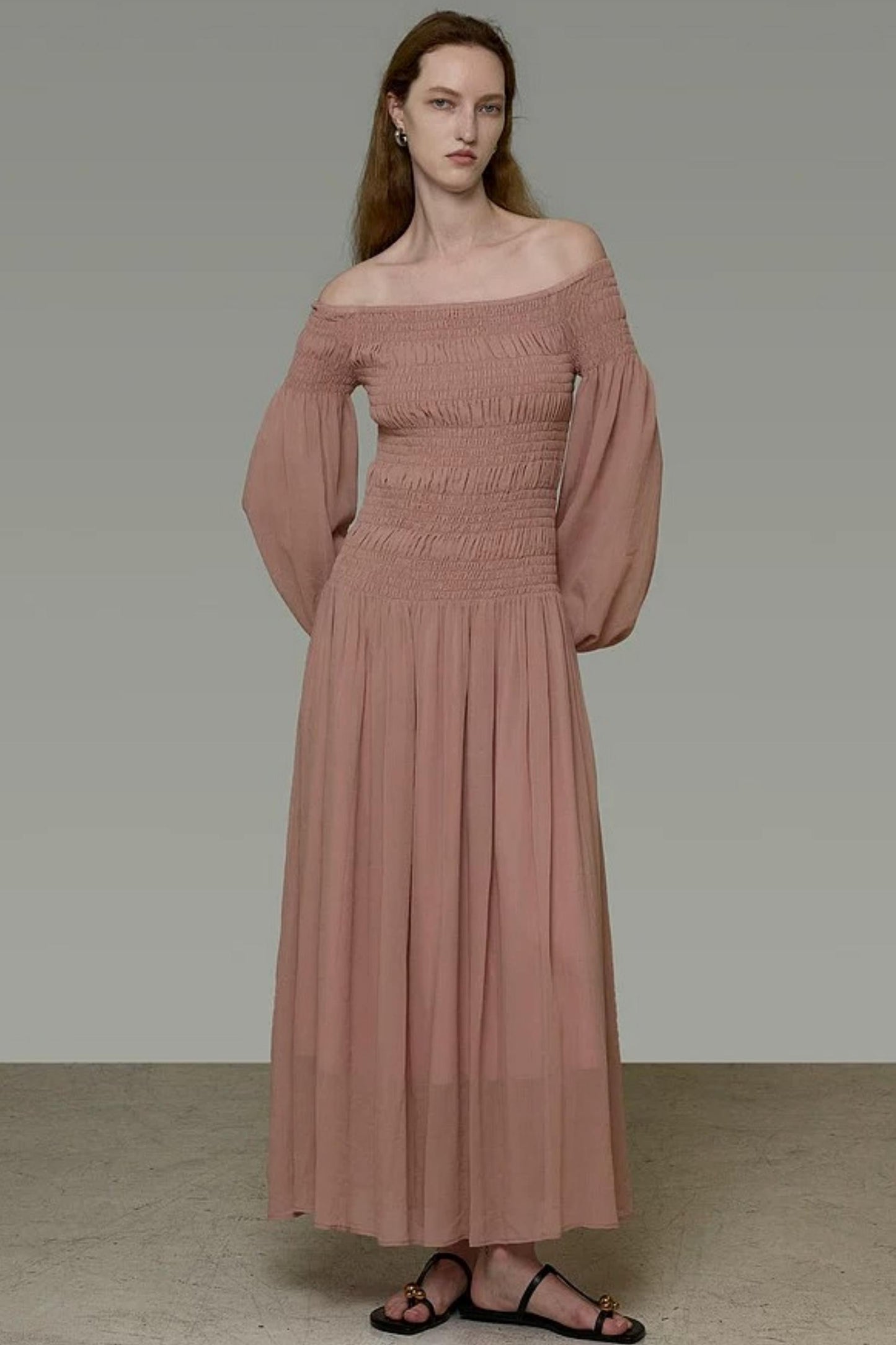 Französisches One-Shoulder-Kleid