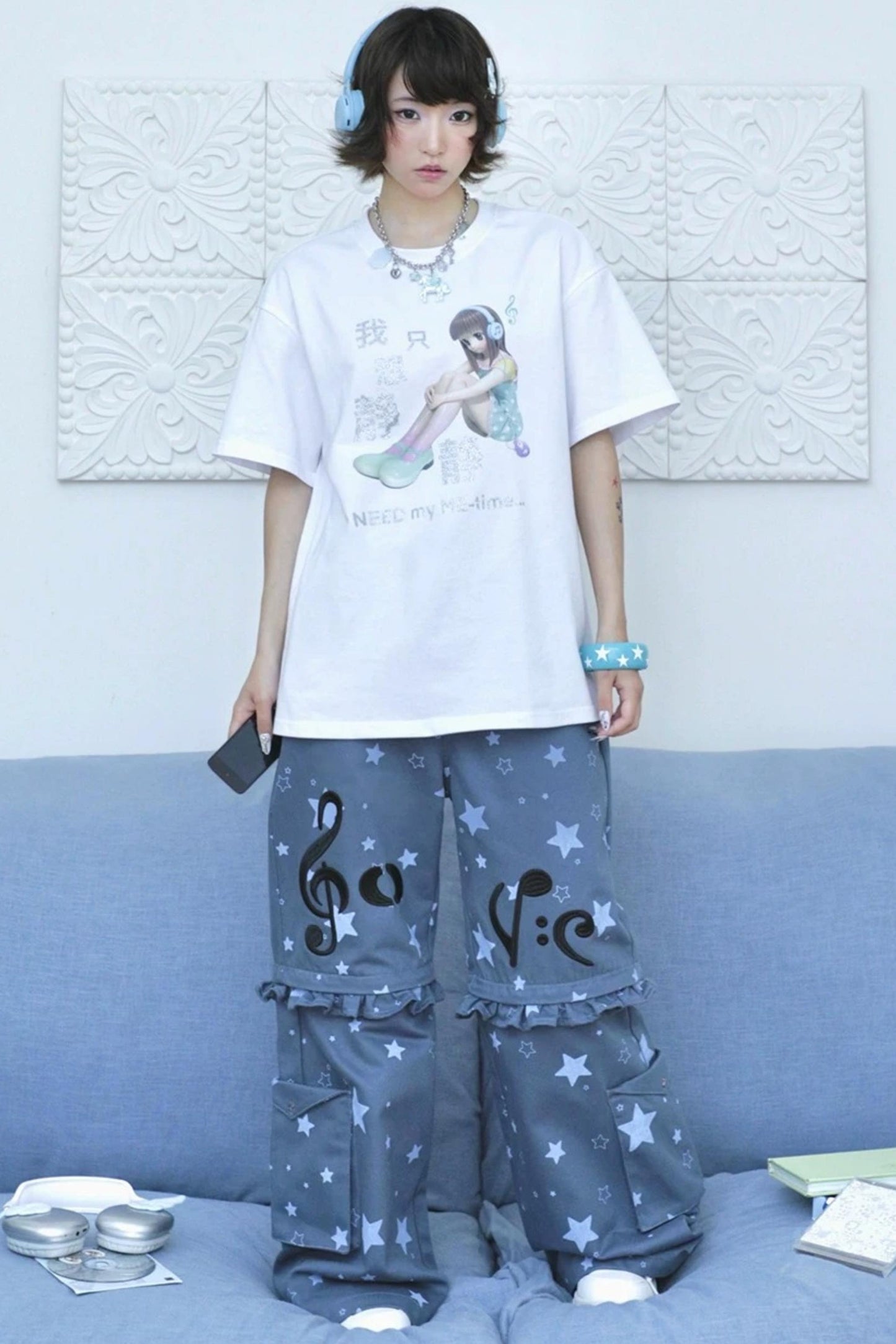 Weißes T-Shirt mit Glitzer-Schrift