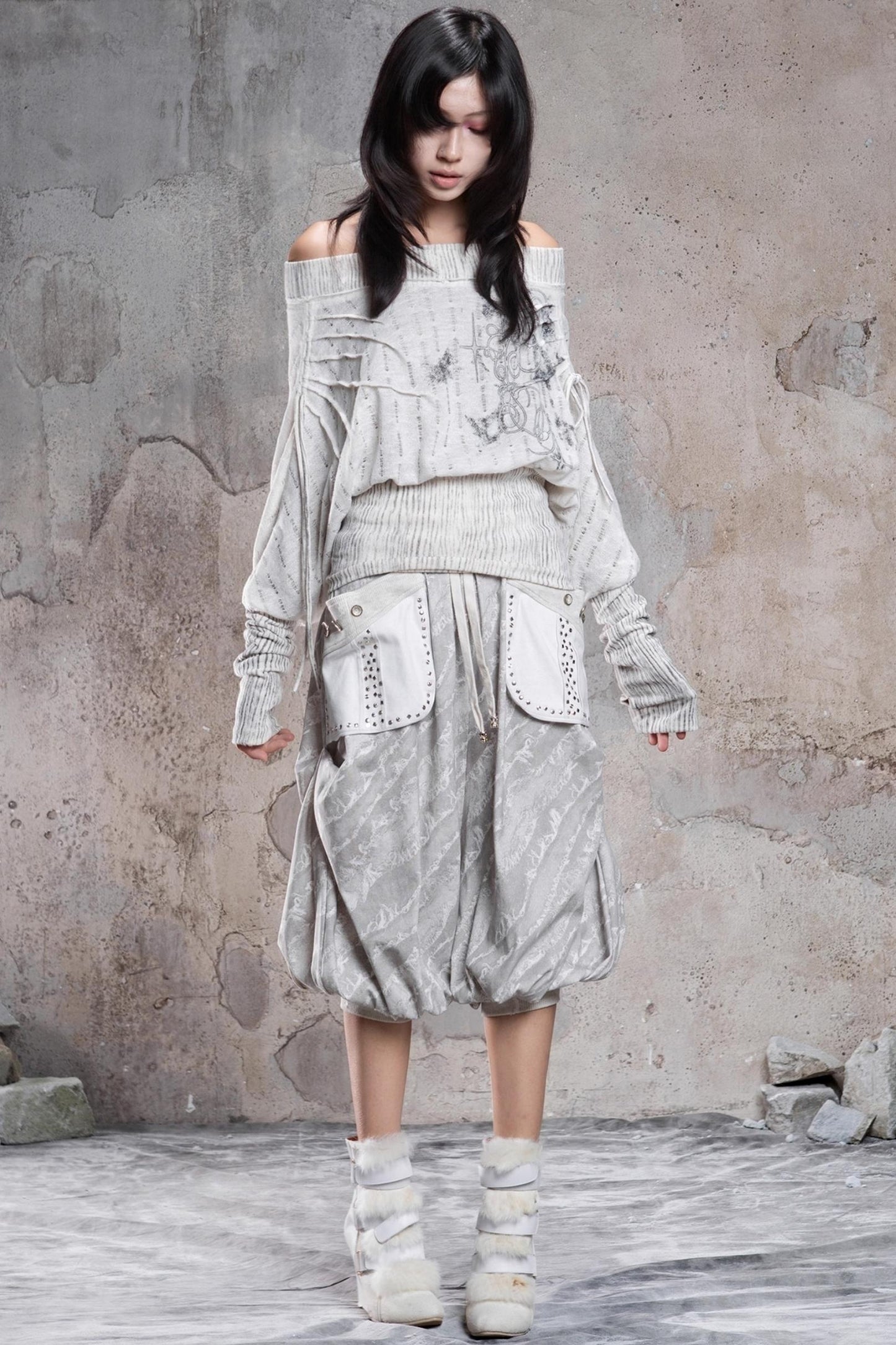 Printed One-Line Collar Knit Top