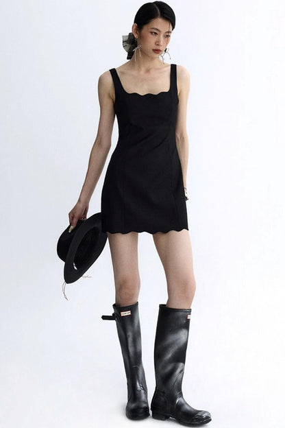 Wavy Black Princess Line Split Waist Dress