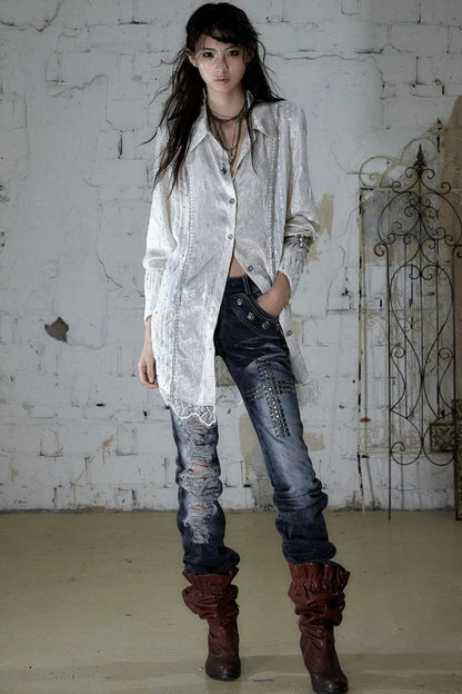 Jeanshose in Used-Optik mit Strasssteinen