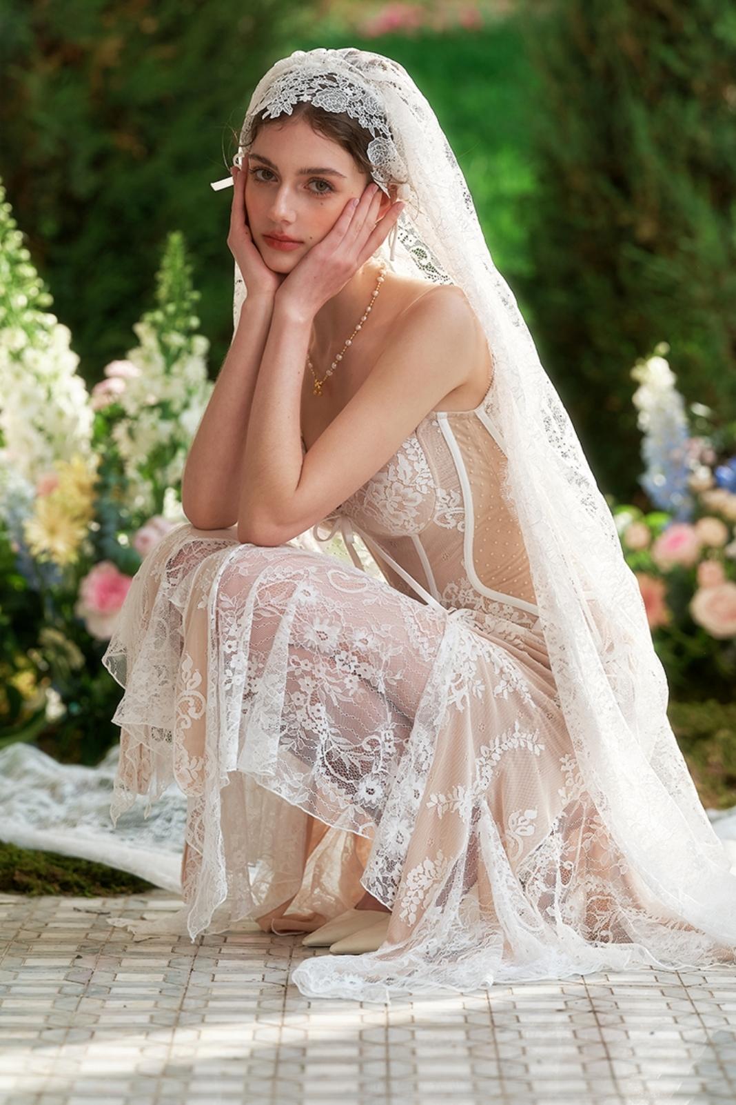 Vintage Lace Wedding Gown Dress Set-Up