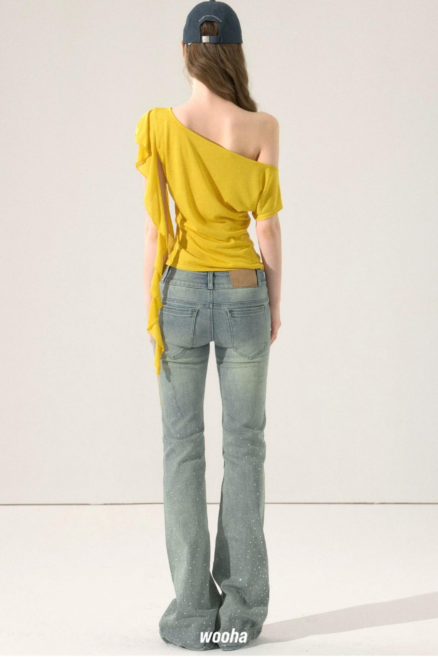 Ausgestellte Denimhose mit Strass