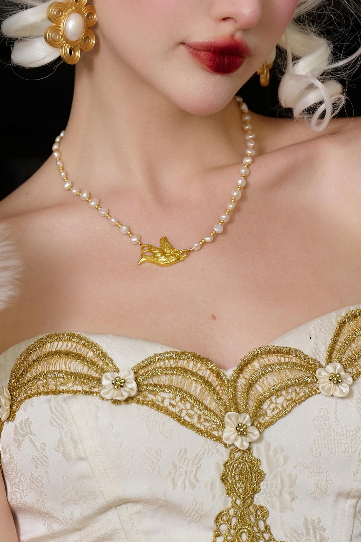 Louvre Pearl Clavicle Necklace
