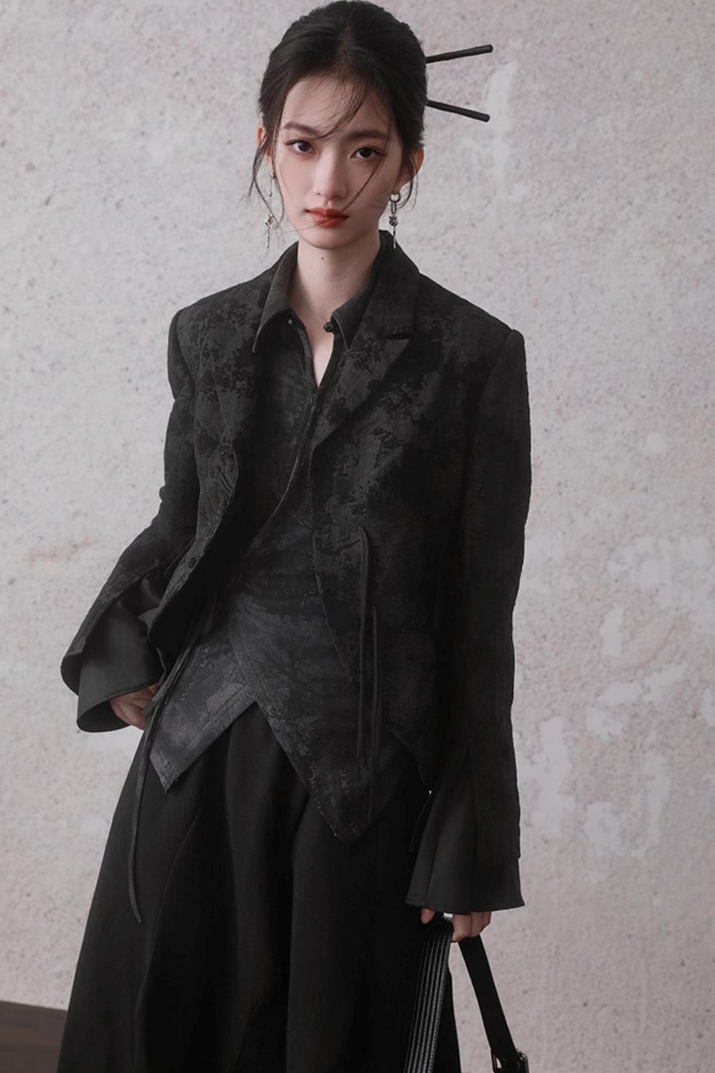 Dark Asymmetrical Fashion Set-Up