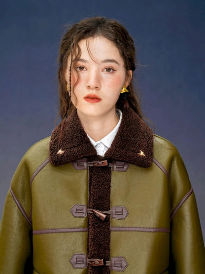 Warm lamb's wool ox horn button jacket