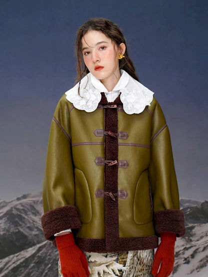 Warm lamb's wool ox horn button jacket