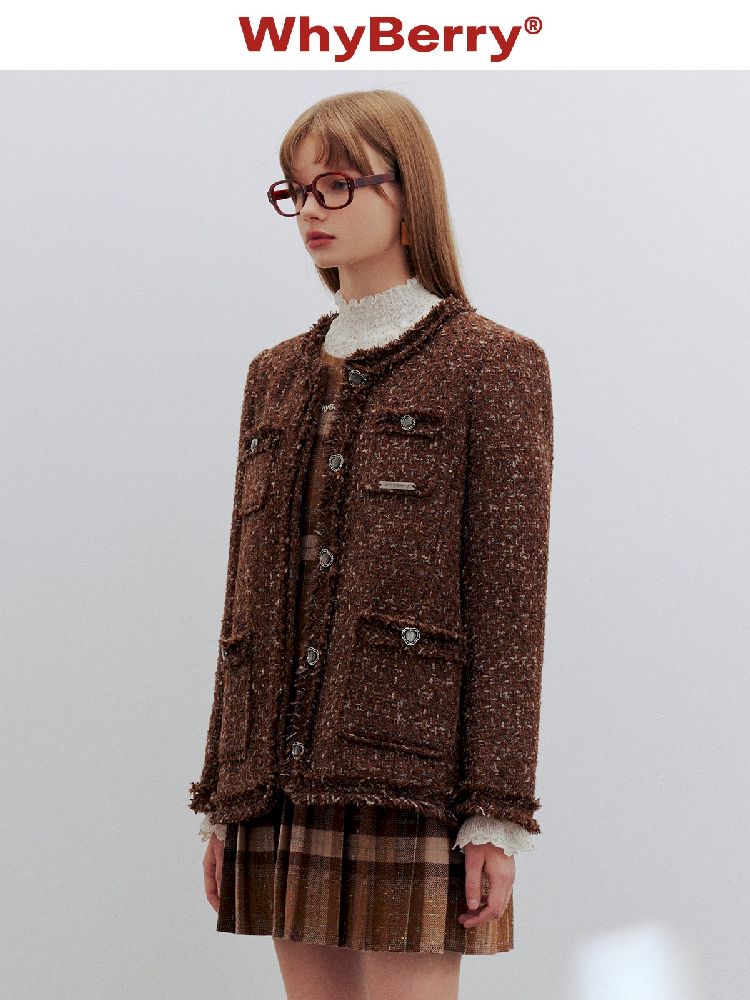 Small perfumed brown down jacket