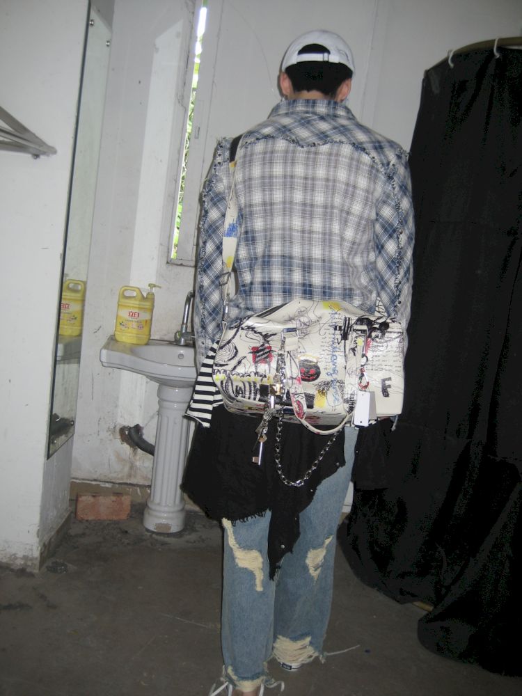 Graffiti art do old recycled material shoulder bag