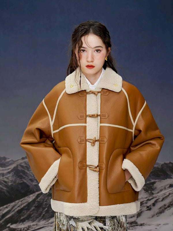 Warm lamb's wool ox horn button jacket