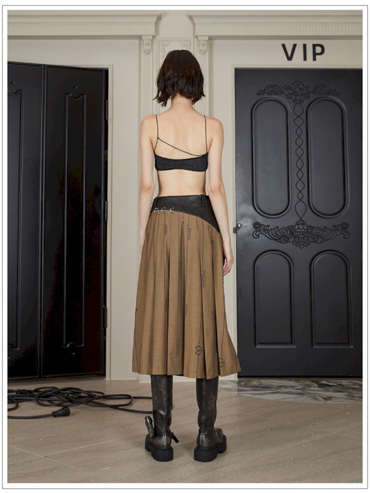 Half-body Pleated Skirt