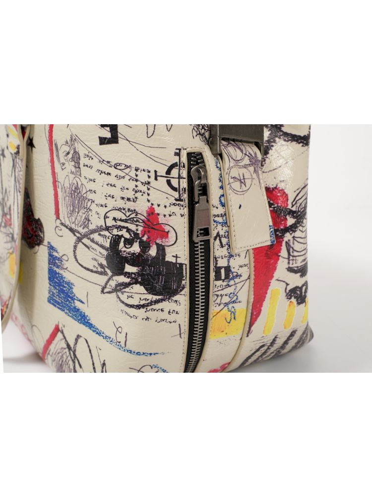 Graffiti art do old recycled material shoulder bag