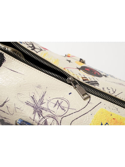 Graffiti art do old recycled material shoulder bag