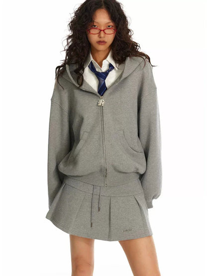 Hooded jacket and A-line pleated skirt