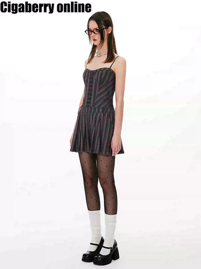 College style suspender skirt