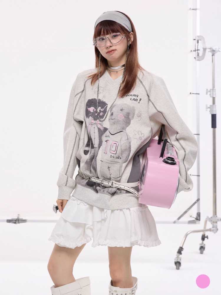 Oversized loose bear print top and bat curtain