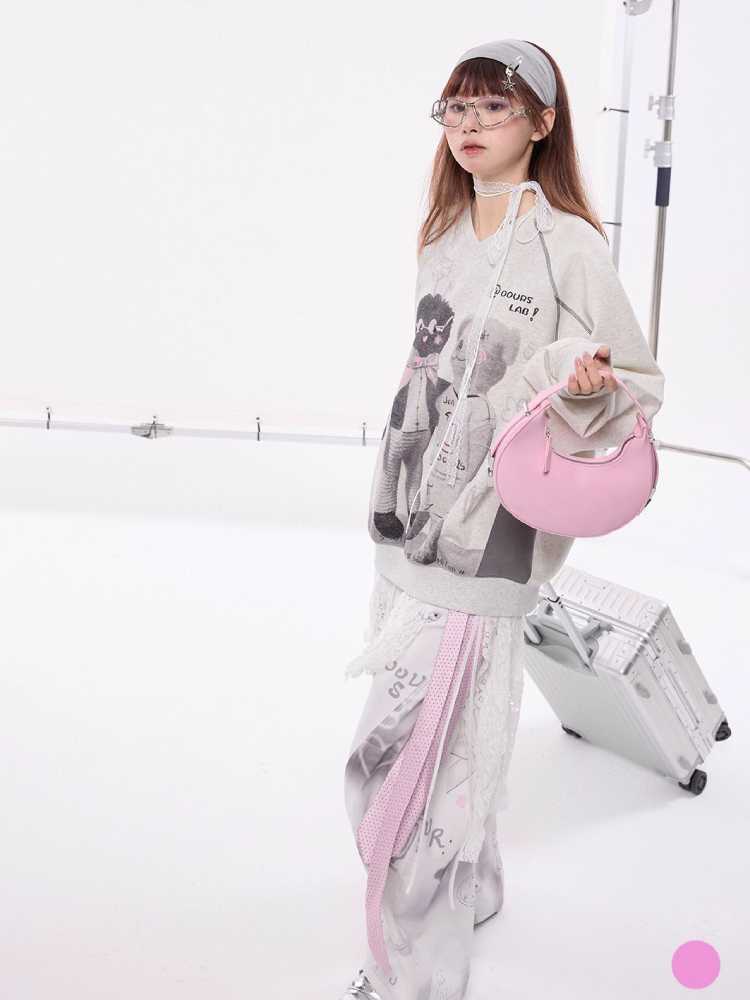 Oversized loose bear print top and bat curtain