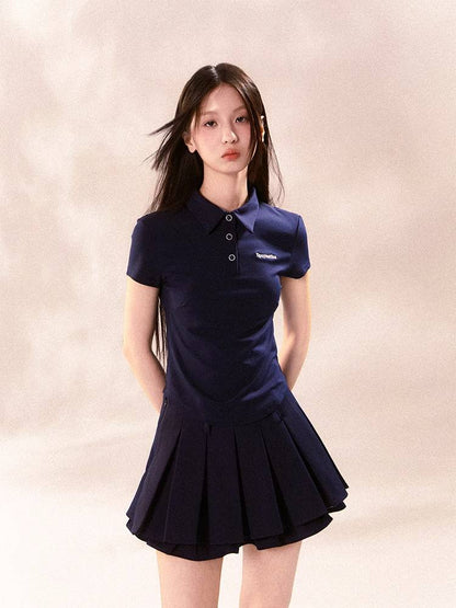 Short sleeve polo shirt and pleated skirt