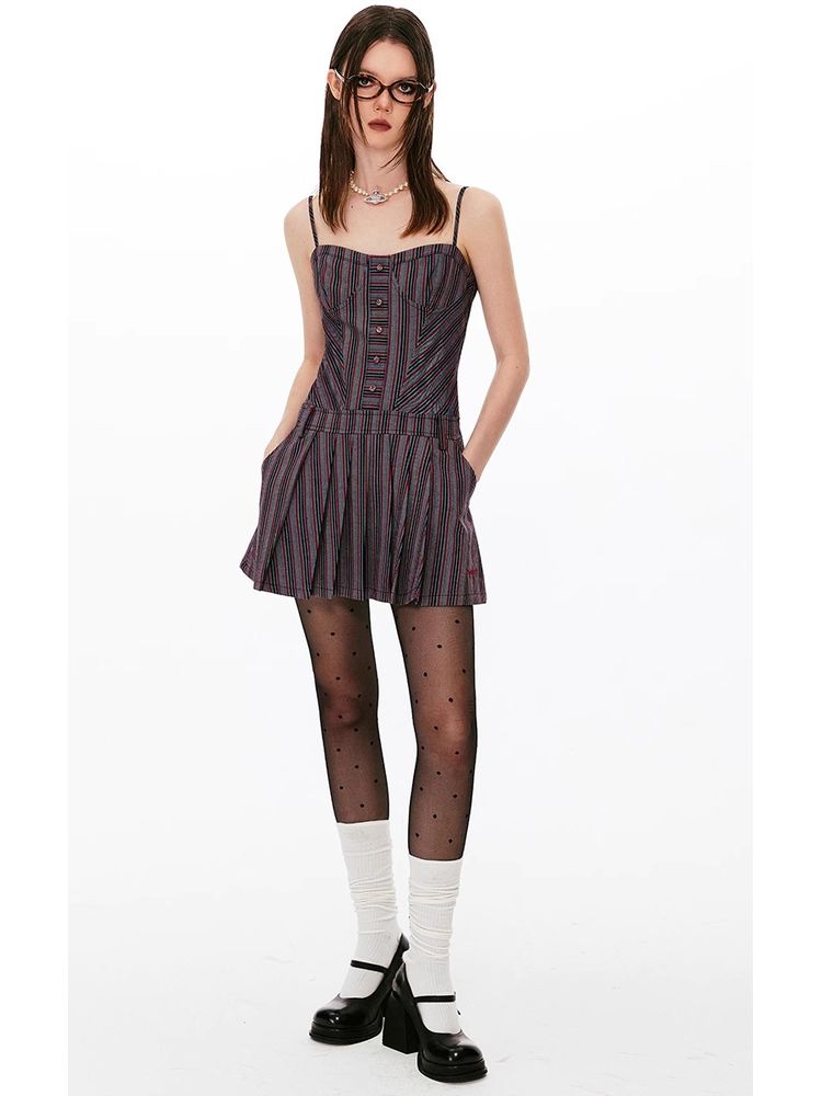 College style suspender skirt