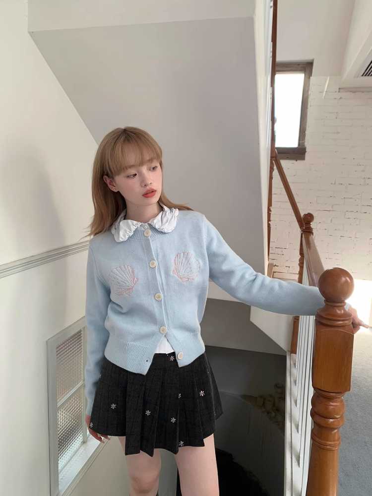 Doll collar long sleeve top