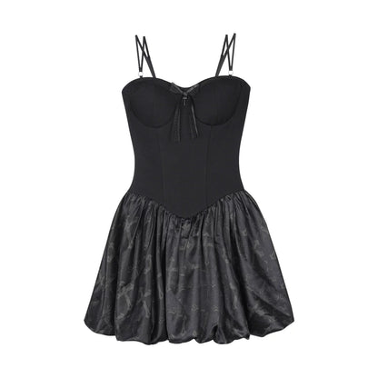 Kühler Spirit – überkreuztes florales Kleid-Set