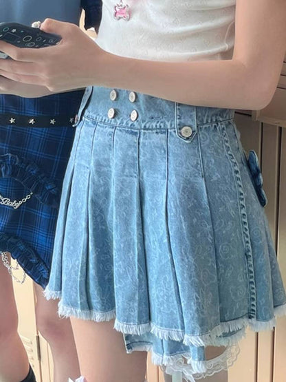 Pleated short denim skirt