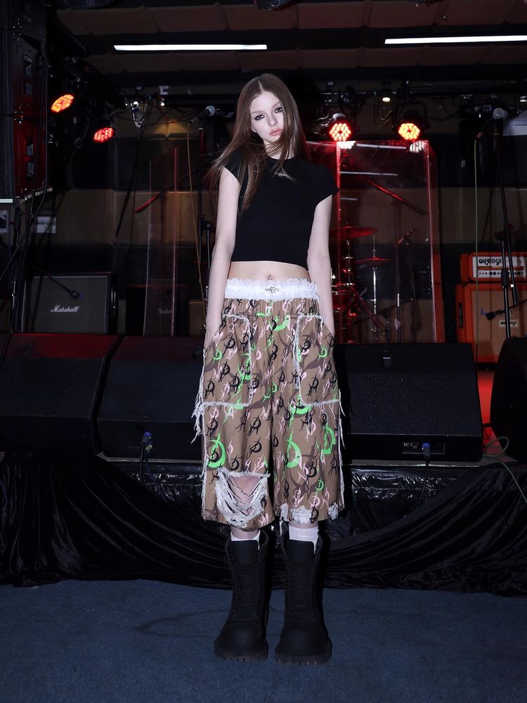 Moon camouflage cropped pants