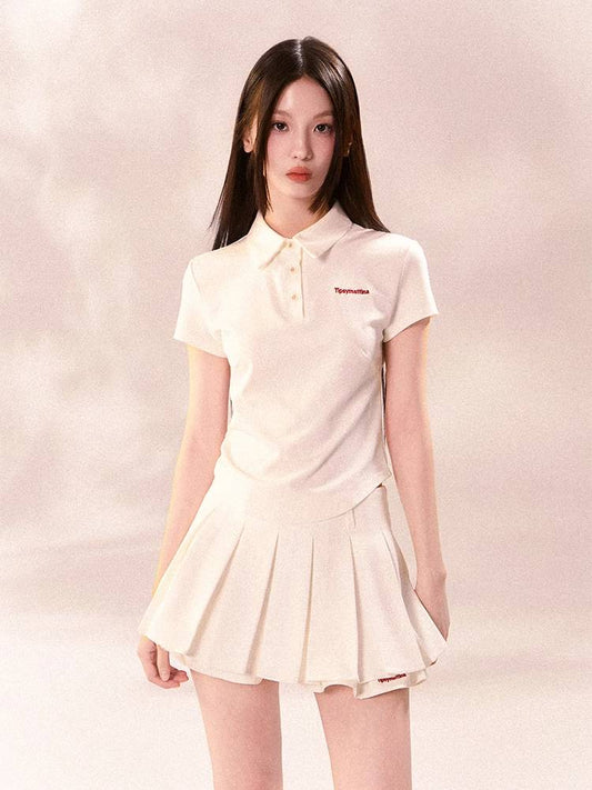 Short sleeve polo shirt and pleated skirt