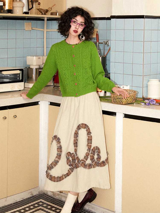 Überprüfen Sie den Knopf Strickjacke 